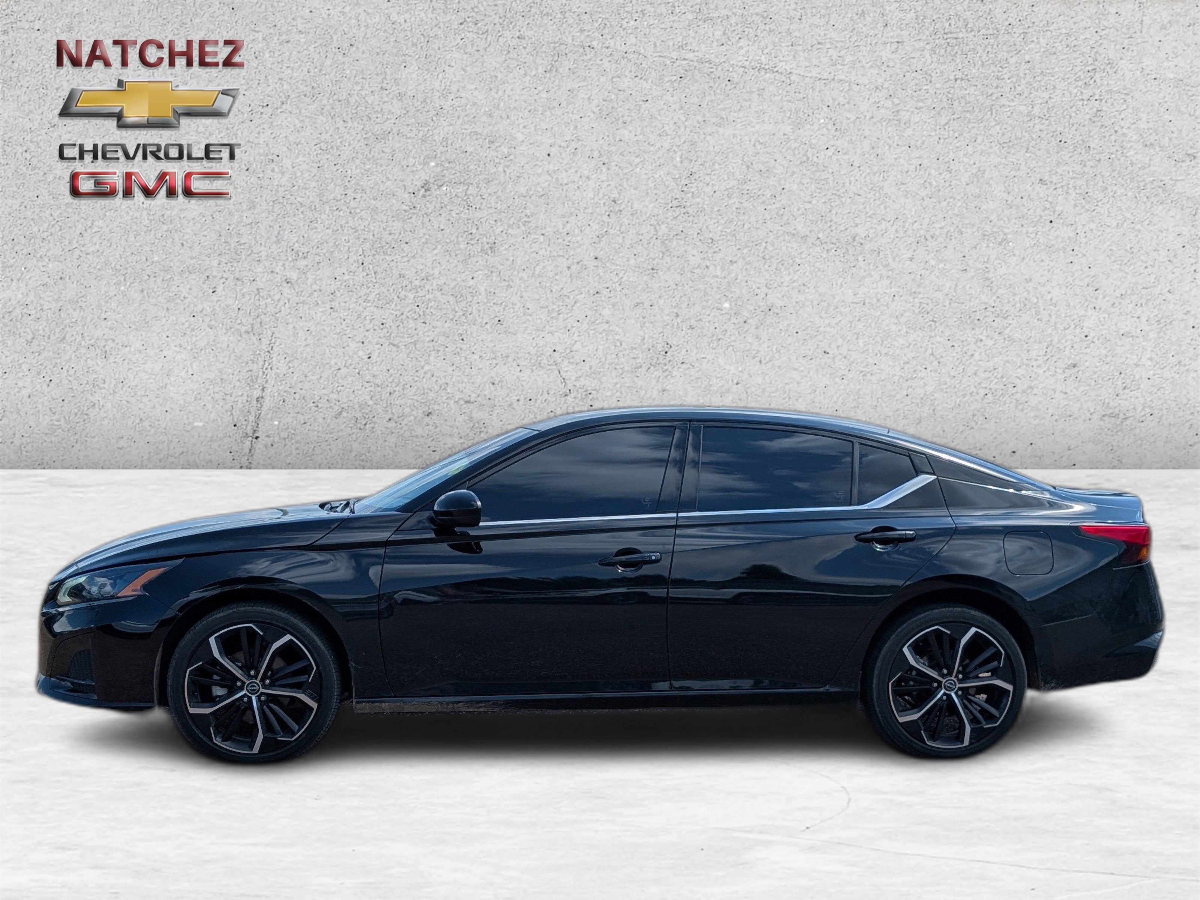 2025 Nissan Altima — side profile view