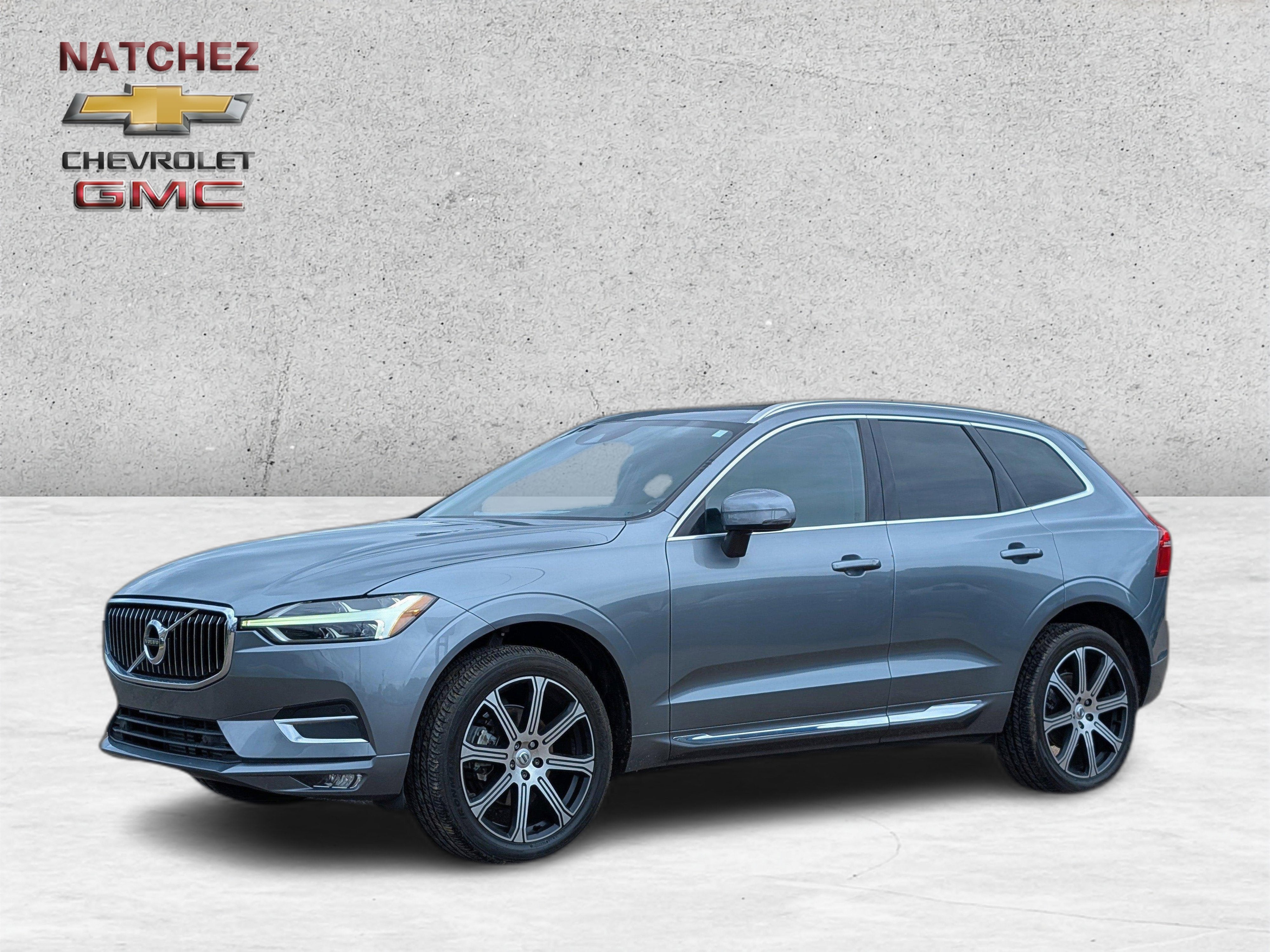 2021 Volvo XC60 Inscription in Gray — front three-quarter view